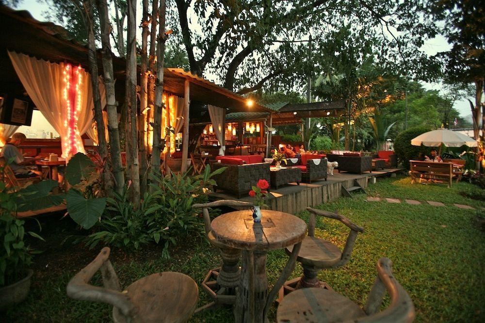 Hollanda Montri Guesthouse Чиангмай Экстерьер фото