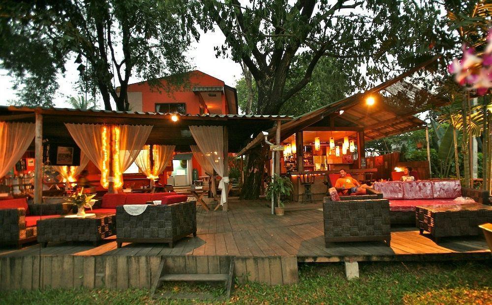 Hollanda Montri Guesthouse Чиангмай Экстерьер фото