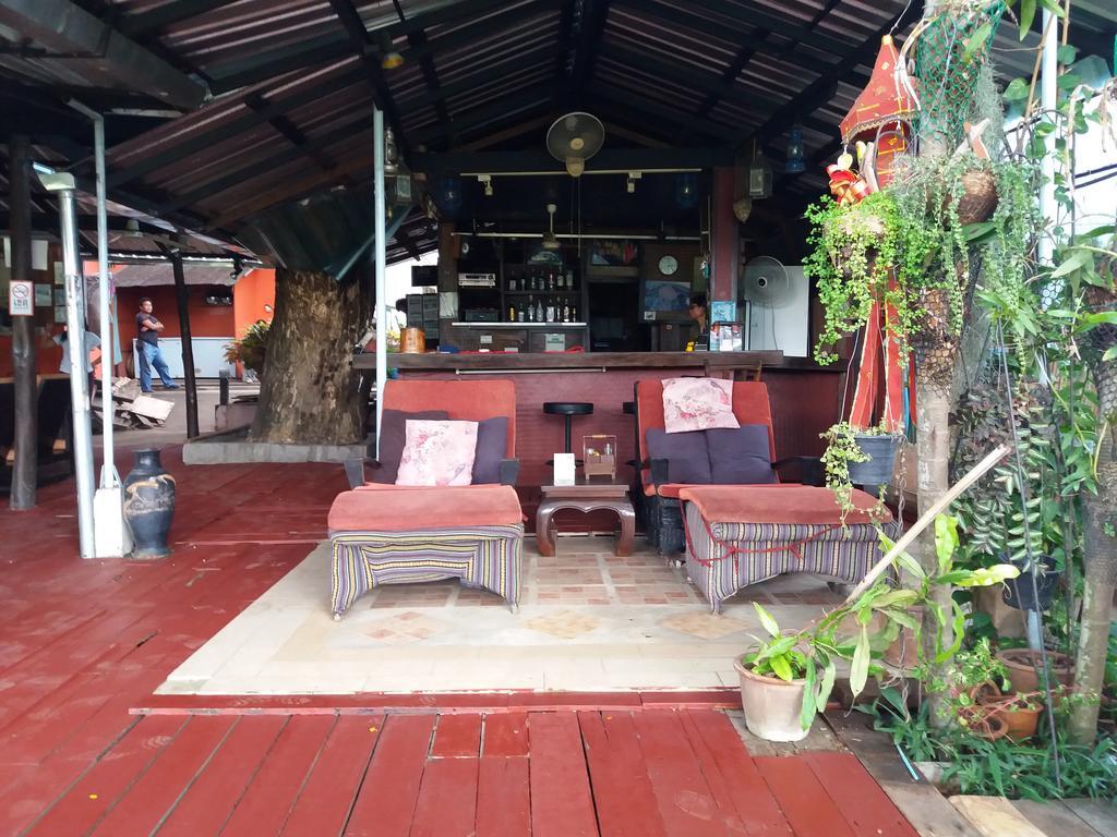 Hollanda Montri Guesthouse Чиангмай Экстерьер фото