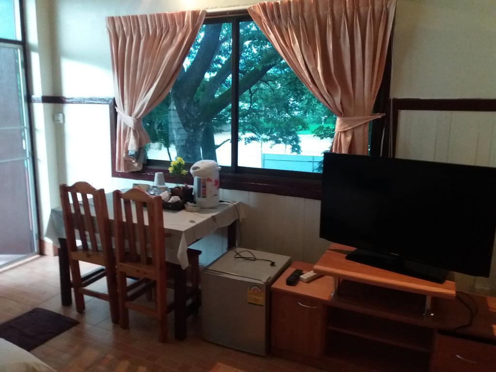 Hollanda Montri Guesthouse Чиангмай Экстерьер фото